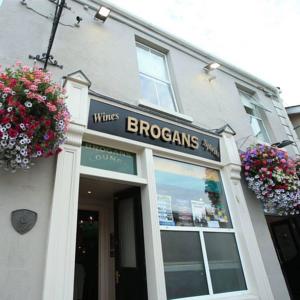 Brogans Bar & Guesthouse