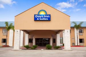 Days Inn and Suites Conroe