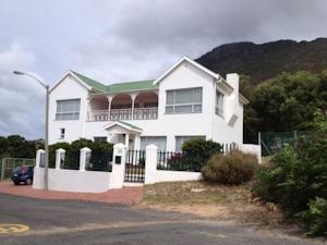 Spacious Holiday Home in Simon's Town