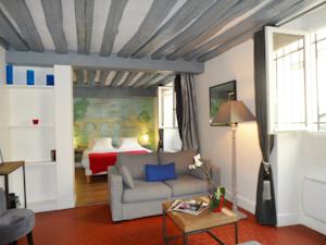Ile Saint-Louis Apartment - Oh My Suite