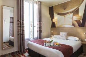 Hotel Ariane Montparnasse by Patrick Hayat