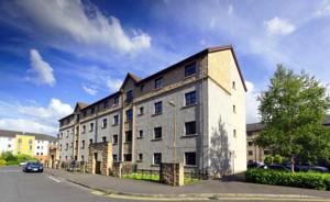 Near Holyrood Palace/Royal Mile with Free Parking