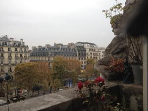 Un balcon sur les Champs-Elysees