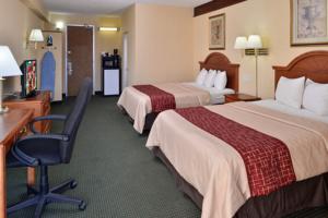 Red Roof Inn and Suites Newark Delaware