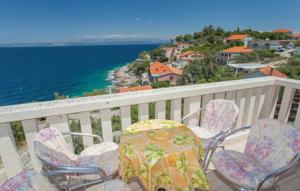 Six-Bedroom Holiday home Prigradica with Sea View 07