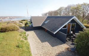 Three-Bedroom Holiday home Hejls with Sea View 08