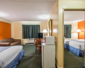 Econo Lodge Inn & Suites Windsor