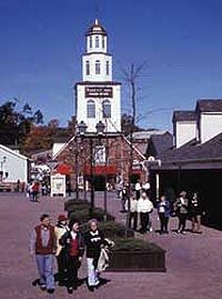 Woodbury Common Premium Outlets Shopping Tour | Lets Book Hotel