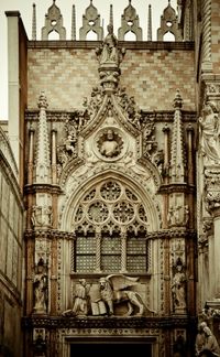 Skip the Line: Venice Secret Itinerary Walking Tour with Doges Palace