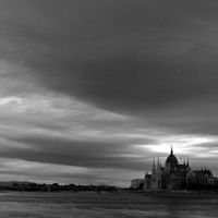 Budapest Photography Walking Tour: Across the Danube