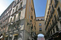 Private Madrid Photography Walking Tour: Spanish Heritage