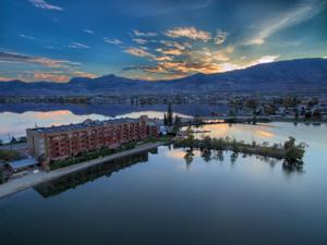 Holiday Inn Hotel & Suites Osoyoos