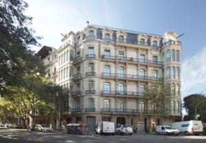 Black Hostel in Barcelona, Spain Lets Book