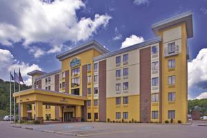 La Quinta Inn & Suites Elkview Charleston NE