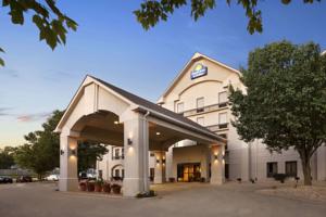 Days Inn and Suites Cedar Rapids