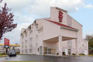 Red Roof Inn & Suites Bellmawr