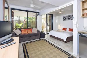 Julians Apartments