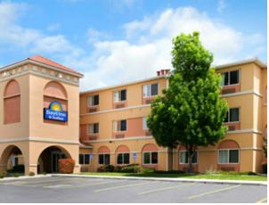 Days Inn & Suites by Wyndham Airport Albuquerque