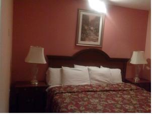 Red Carpet Inn & Suites New Milford