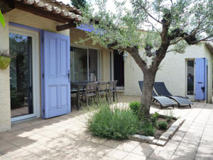 Une Maison Aux Baux