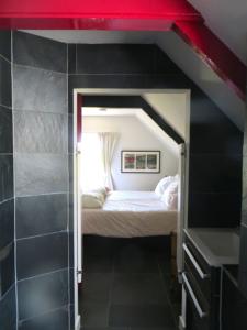 The Black Horse B&B & More