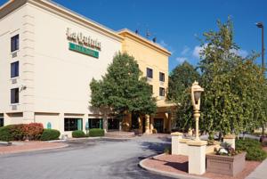 La Quinta Inn & Suites Milwaukee Bayshore Area