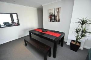 Pyrmont Modern Self-Contained Two-Bedroom Apartment (804 MURR)