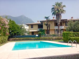 Appartamento Residence con piscina Miralago