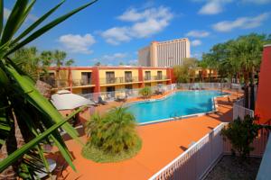 Clarion Inn & Suites at International Drive