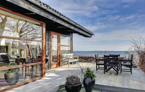 Three-Bedroom Holiday home Bjert with Sea View 08