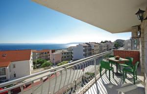 Two-Bedroom Apartment Makarska with Sea View 03