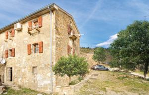 Two-Bedroom Holiday home Pasini 05