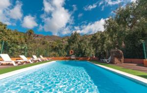 Two-Bedroom Holiday home Santa Lucia with an Outdoor Swimming Pool 07