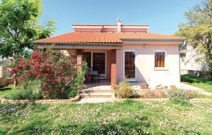 Three-Bedroom Holiday home 0 in Pula