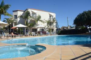 Golden Riviera Beach Resort