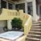 Beachcomber Bay Guest House